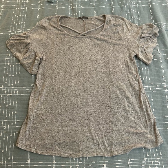 Gyft Gray Women's Top with ruffle sleeves size L - Picture 1 of 6